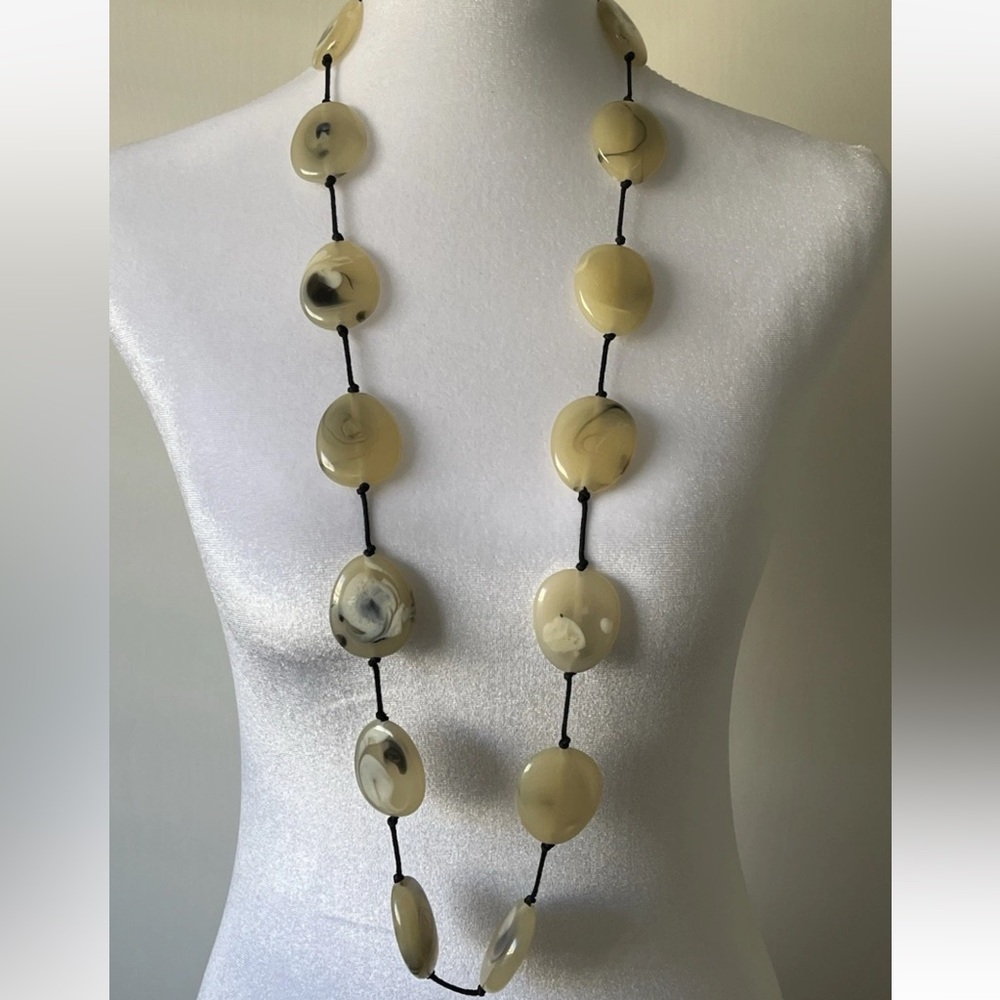 Vintage Ivory White Marbled Lucite Station Bead Necklace 38” Faux Stone Look
